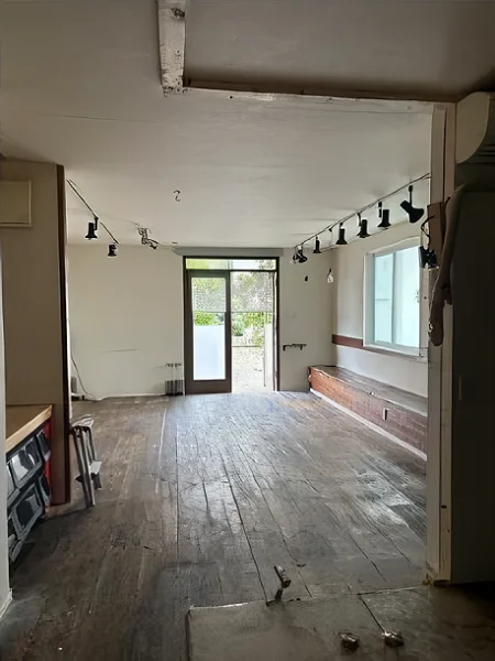 貸店舗(スケルトン)の内装