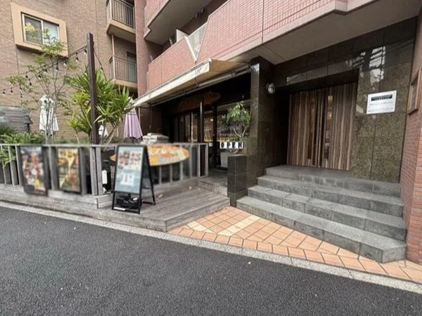 西葛西の居抜き店舗のエントランス