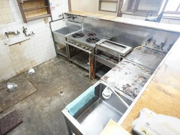 居酒屋の居抜き物件の厨房