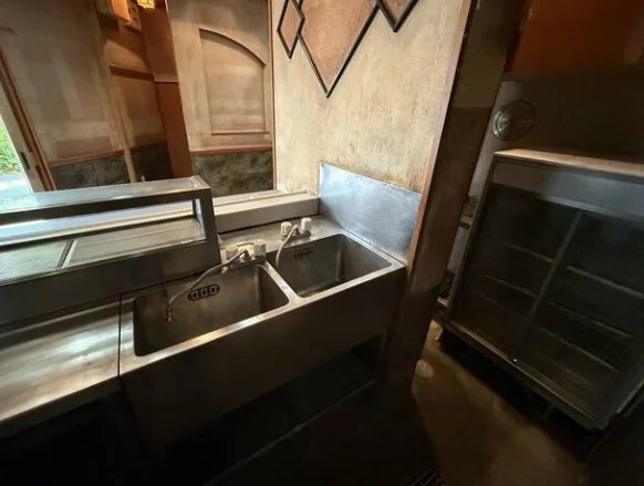 寿司の居抜き物件の厨房