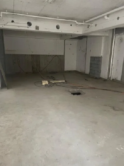 表参道のスケルトン店舗物件の内装