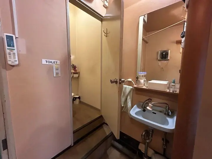 大森の居抜き店舗のトイレ