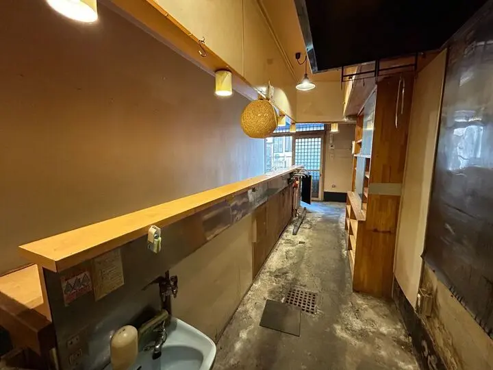 居酒屋の居抜き物件の厨房