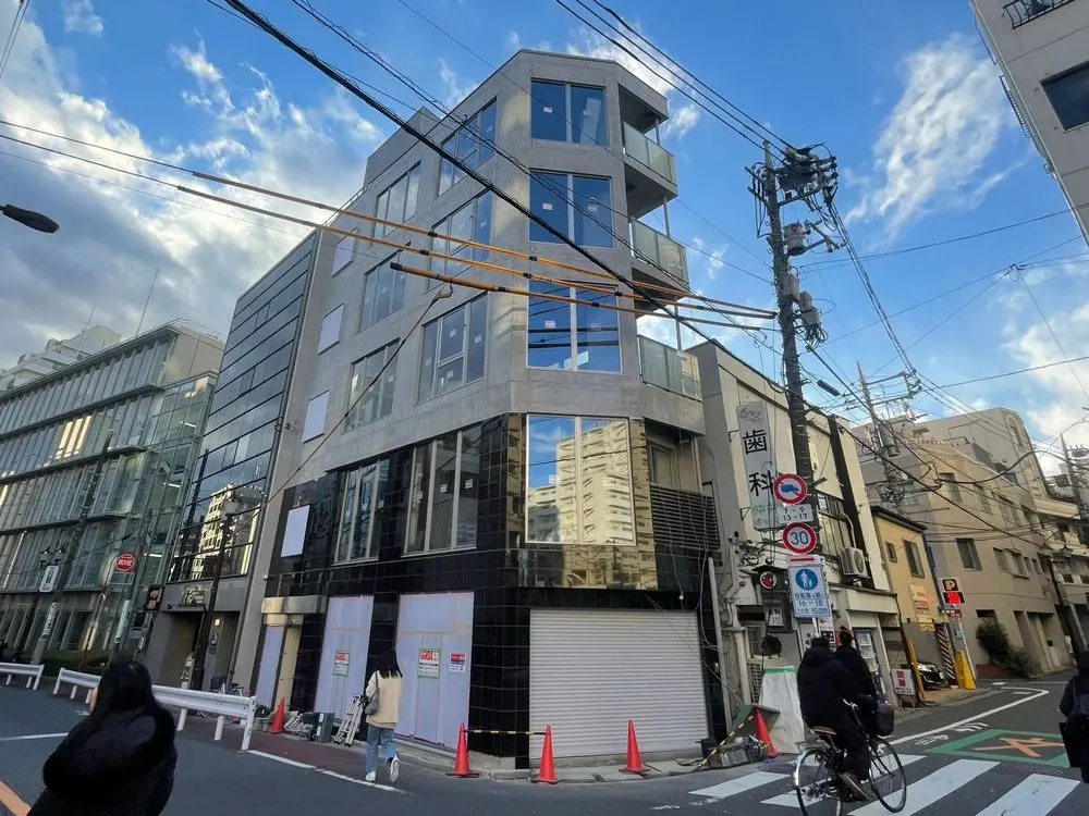 中野のスケルトン店舗物件の外観
