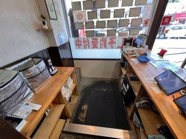 テイクアウトの居抜き物件の内装