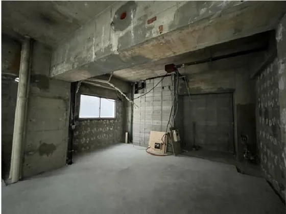 二子玉川のスケルトン店舗物件の内装