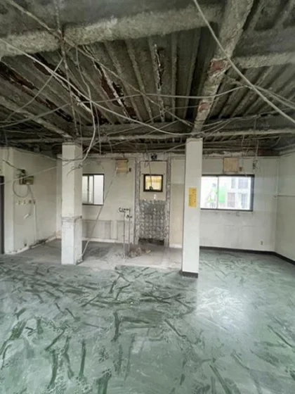 天王町のスケルトン店舗物件の内装