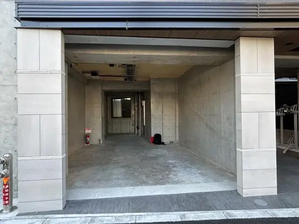 赤羽岩淵のスケルトン店舗物件の外観