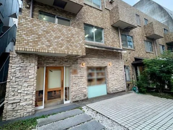 表参道の物販居抜きの外観