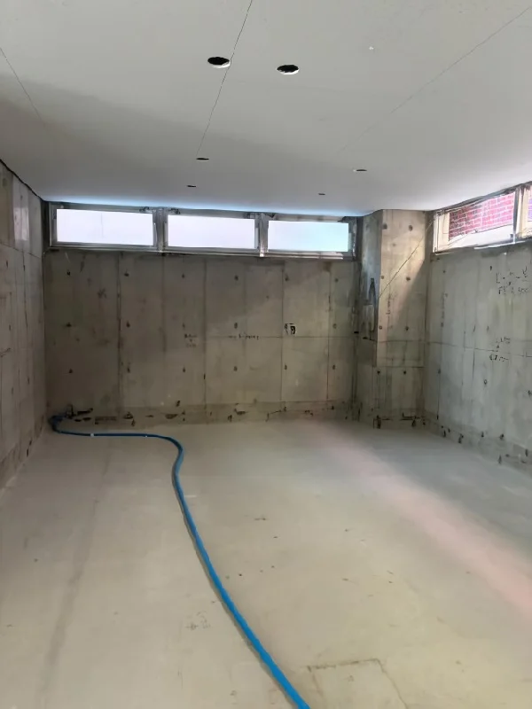 国分寺のスケルトン店舗物件の内装