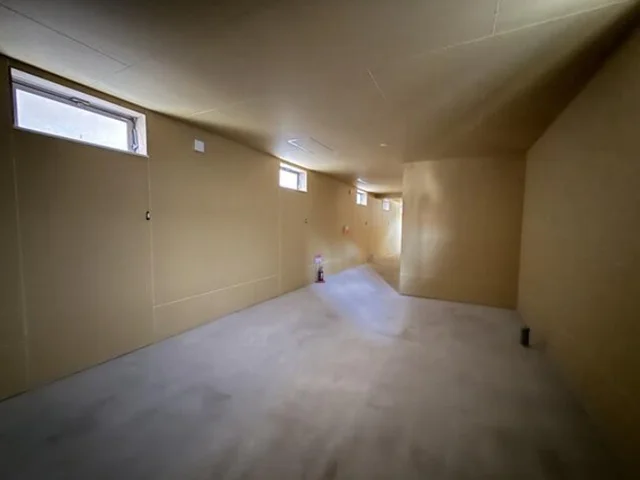 祖師ヶ谷大蔵のスケルトン店舗物件の内装