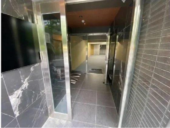 赤坂のスケルトン店舗物件の内装