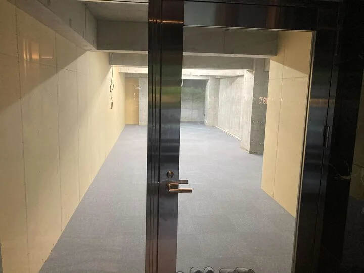 赤坂のスケルトン物件の内装