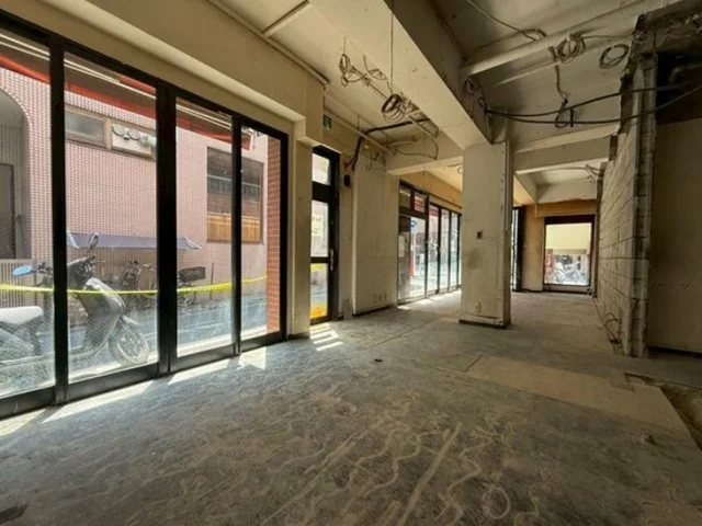 貸店舗(スケルトン)の内装