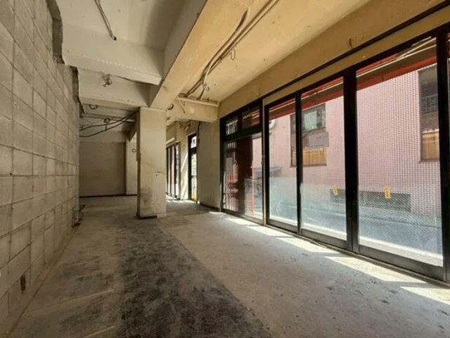 下北沢のスケルトン店舗物件の内装