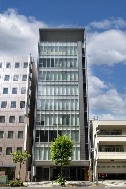 新宿御苑前の事務所仕様店舗物件の外観