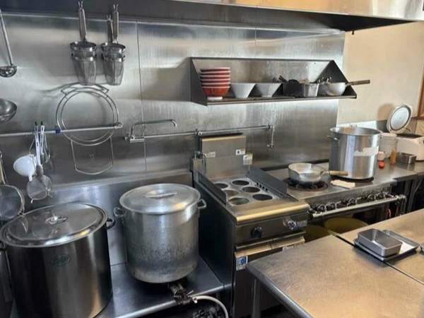 元町・中華街のラーメン居抜きの厨房