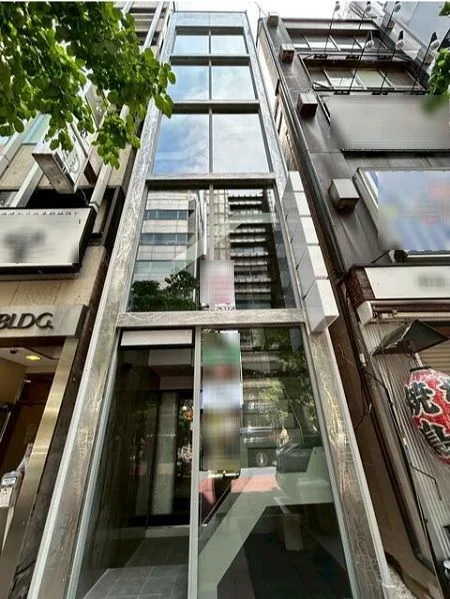 新橋のスケルトン店舗物件の外観