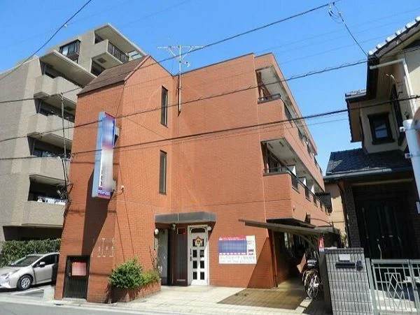 南浦和のスケルトン店舗物件の外観