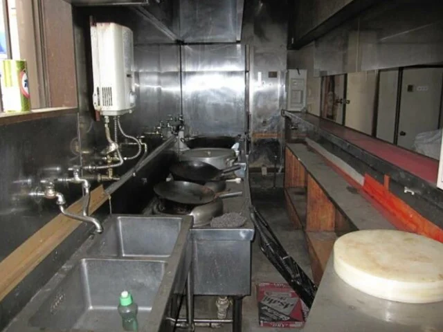 テイクアウトの居抜き物件の厨房