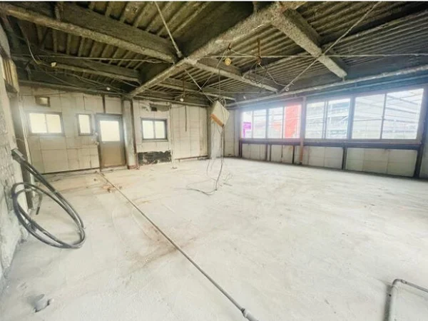 貸店舗(スケルトン)の内装