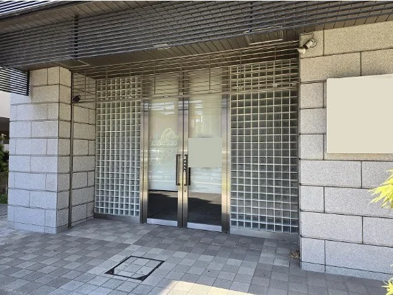 大師前の事務所仕様店舗物件の外観