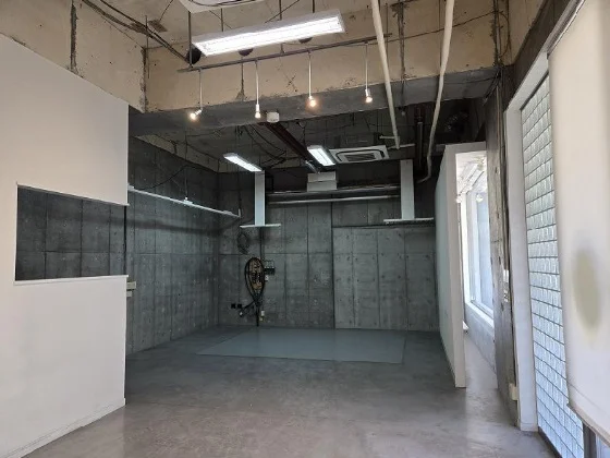 大師前の事務所仕様店舗物件の内装