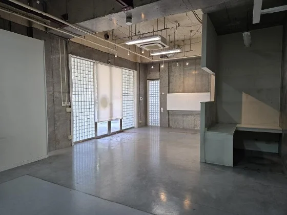 大師前の事務所仕様物件の内装