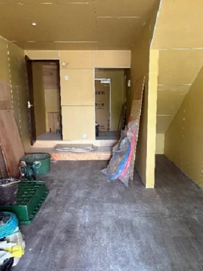 上北台のスケルトン店舗物件の内装