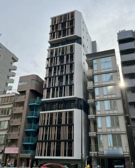 信濃町のスケルトン店舗物件の外観