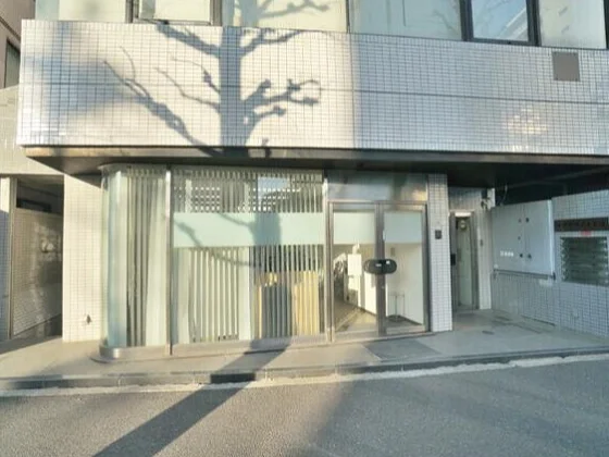 荻窪の事務所仕様店舗物件のエントランス