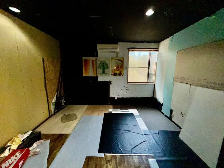 獨協大学前〈草加松原〉の鉄板焼き居抜きの内装