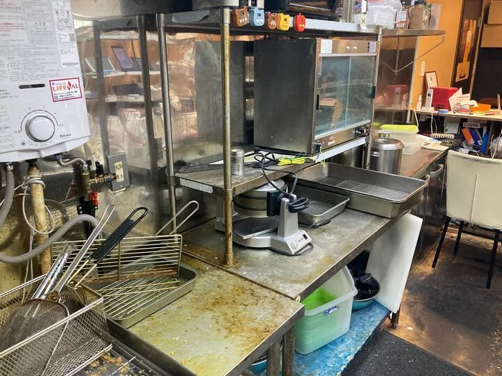 テイクアウトの居抜き物件の厨房