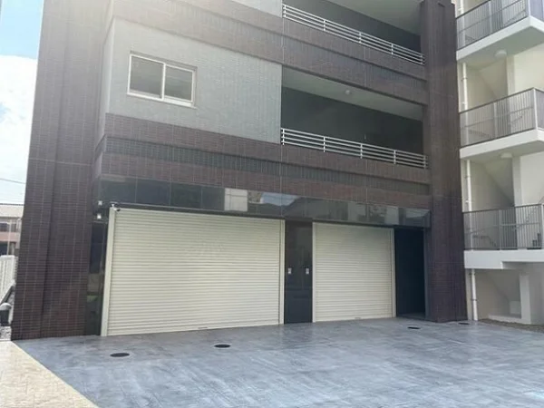 草加のスケルトン店舗物件の外観