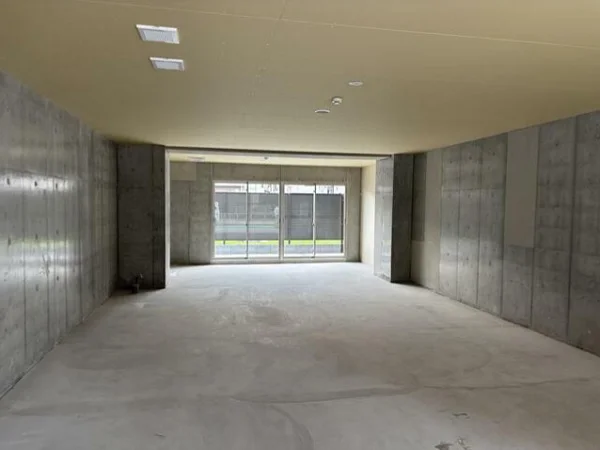 貸店舗(スケルトン)の内装