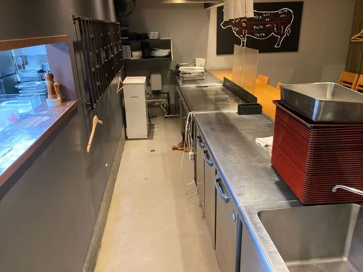 鉄板焼きの居抜き物件の厨房