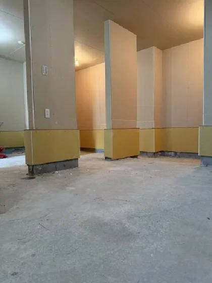 本八幡のスケルトン店舗物件の内装