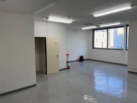 蒲田の事務所仕様店舗物件の内装