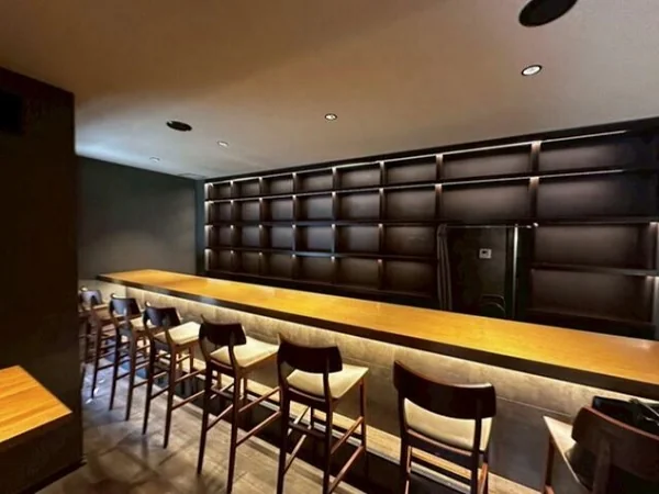 仙川のガールズバー居抜きの内装