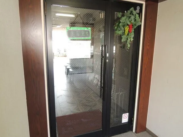 稲田堤の居抜き店舗のエントランス