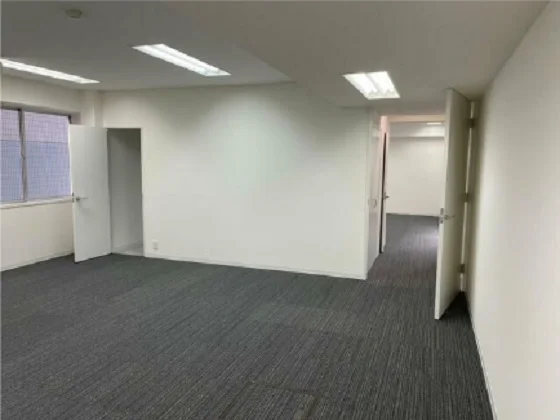 新宿御苑前の事務所仕様店舗物件の内装