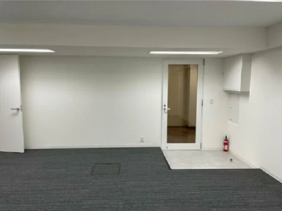 新宿御苑前の事務所仕様物件の内装