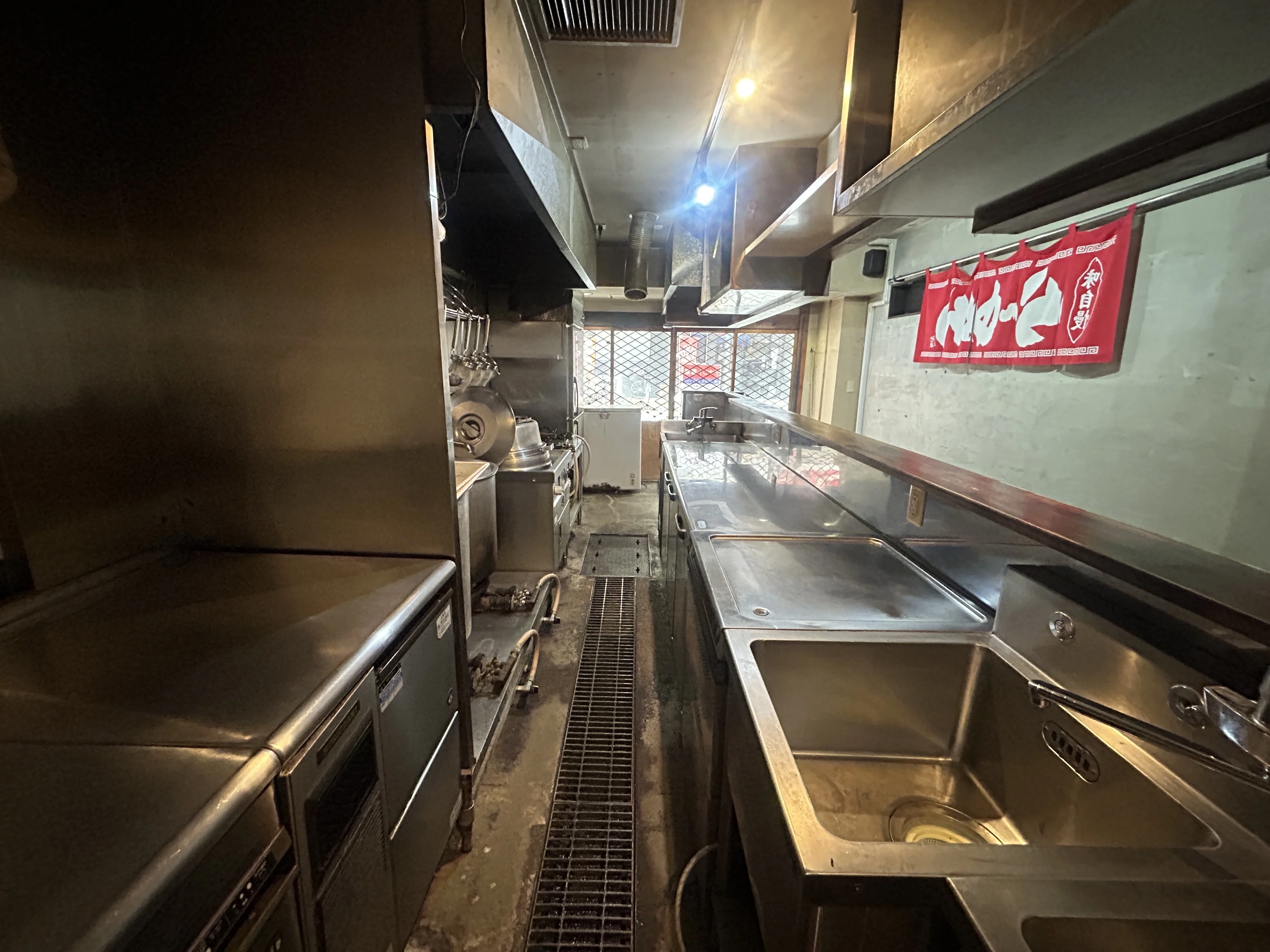 小岩のラーメン居抜きの厨房