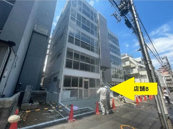 新宿三丁目のスケルトン店舗物件の外観