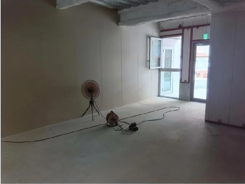 新宿三丁目のスケルトン物件の内装