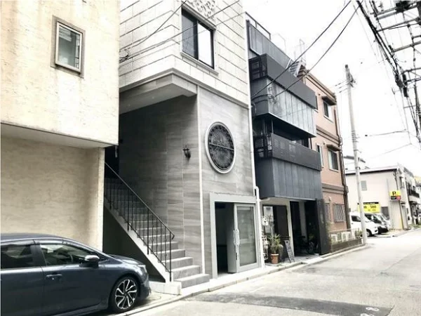 貸店舗(スケルトン)の外観