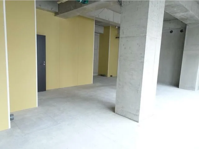 貸店舗(スケルトン)の内装