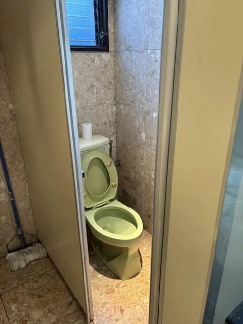 京急久里浜の事務所仕様店舗物件の内装