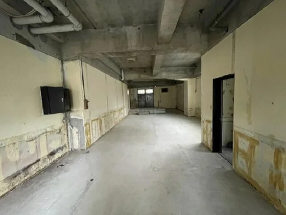 八王子のスケルトン店舗物件の内装