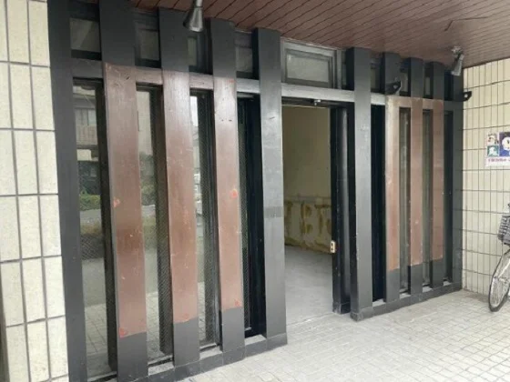 貸店舗(スケルトン)の外観